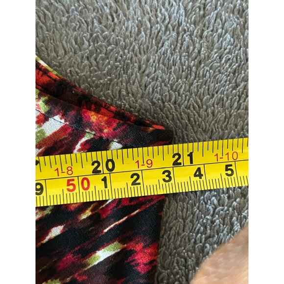 Jones Studio Womens Sleeveless V-Neck Top Size 14W Red/Black/Green Abstract Prin - Picture 9 of 9